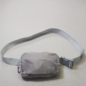 Luluemon Minimalist Waist Pack  Adjustable Strap Light Gray